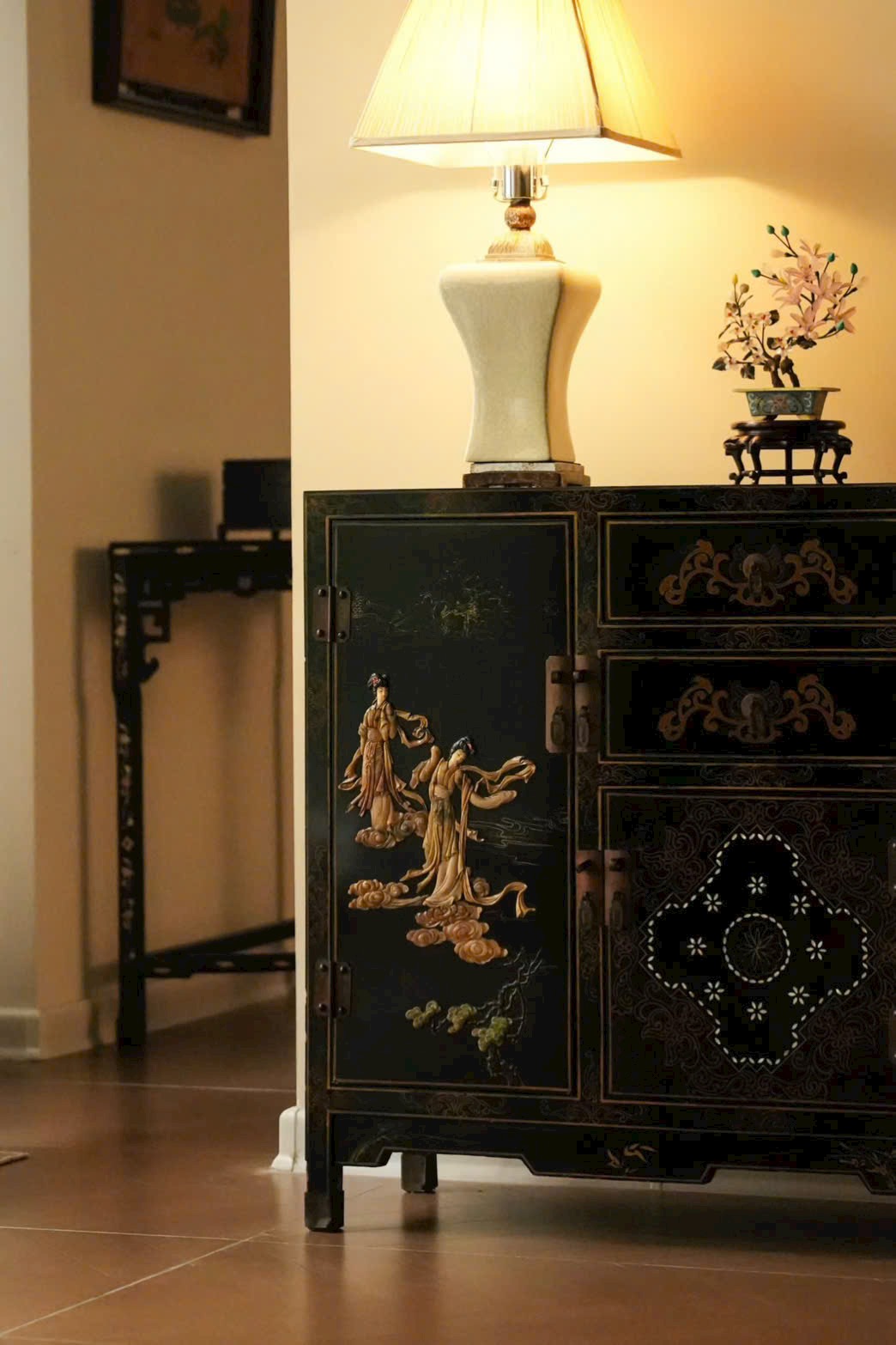 Tủ trang trí “Tiên Nữ Phi Thiên” Đôn Hoàng